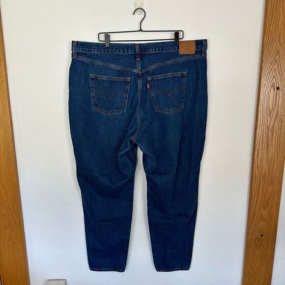 Levi's® Premium Women’s 80’s Mom Jean in Running Errands Dark Wash - Picture 3 of 15